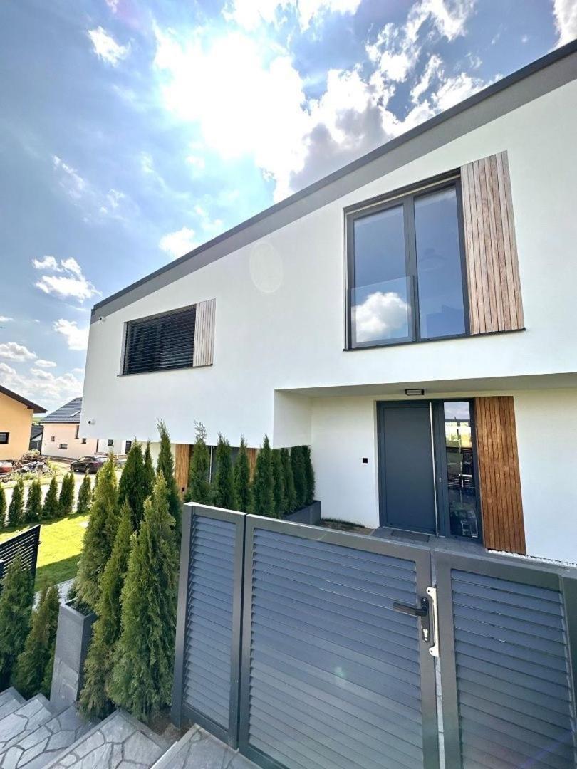 Luxury Apartments Maly Slavkov Exterior foto
