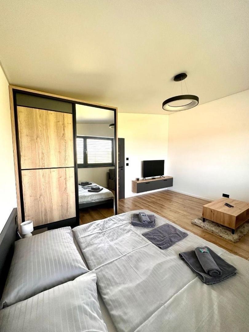 Luxury Apartments Maly Slavkov Exterior foto